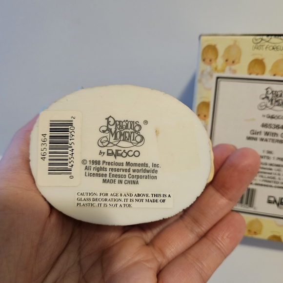 Precious Moments Girl with Gift Mini Waterball Figurine - Picture 6 of 6